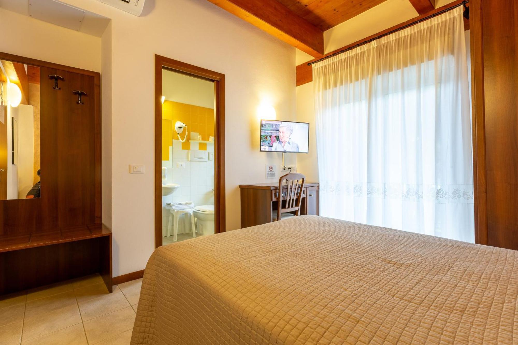 Hotel Columbia Marina Romea Exteriér fotografie