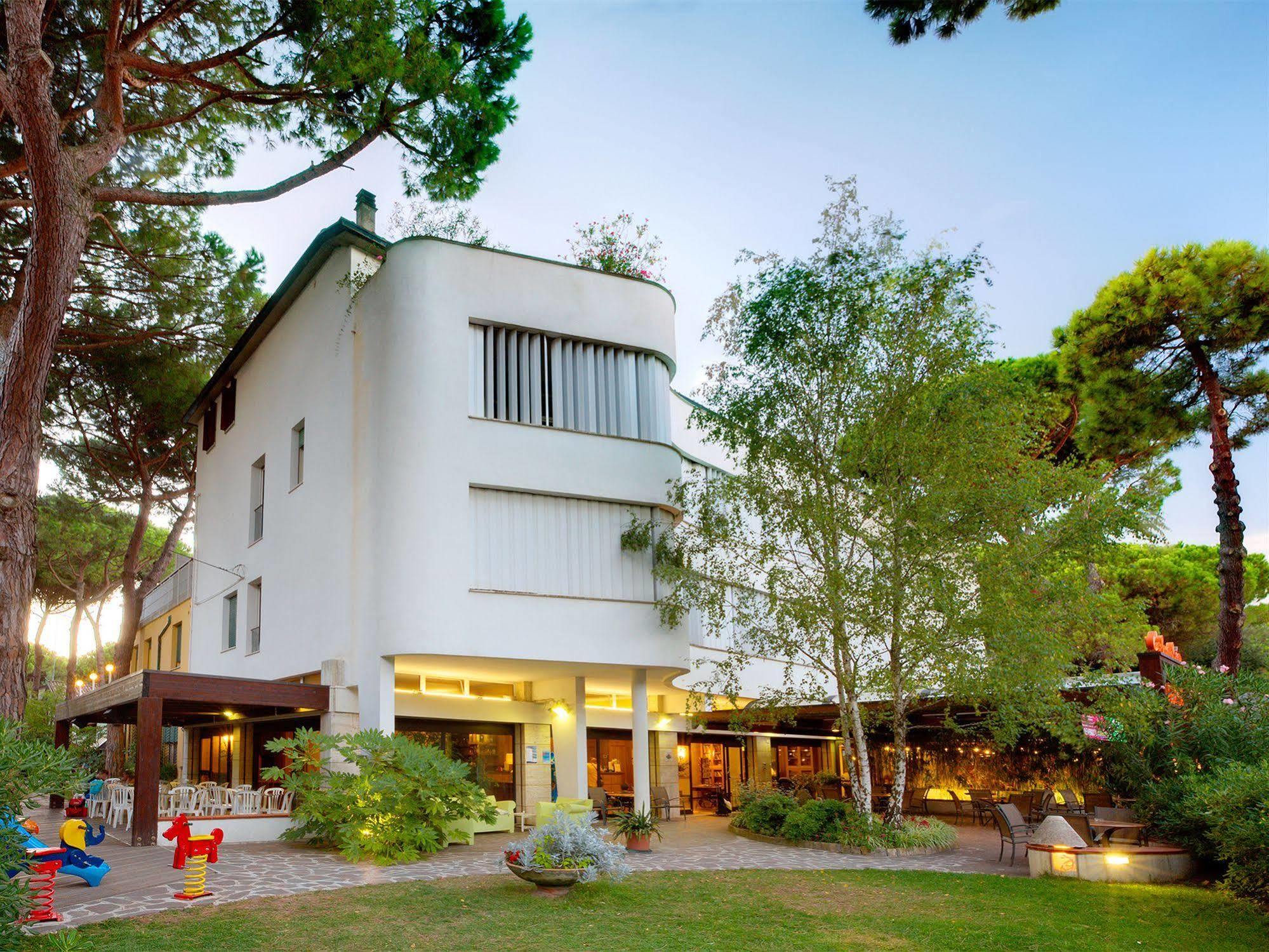 Hotel Columbia Marina Romea Exteriér fotografie